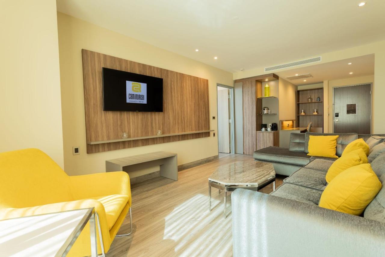 Camino Real Fashion Drive Monterrey Hotel San Pedro Garza Garcia Bagian luar foto A suite at the hotel
