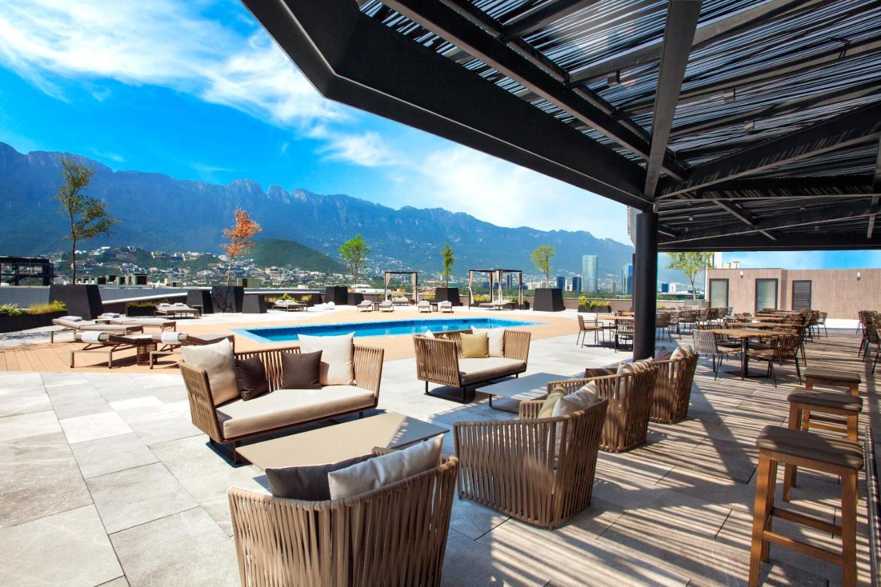 Camino Real Fashion Drive Monterrey Hotel San Pedro Garza Garcia Bagian luar foto The hotel's rooftop pool