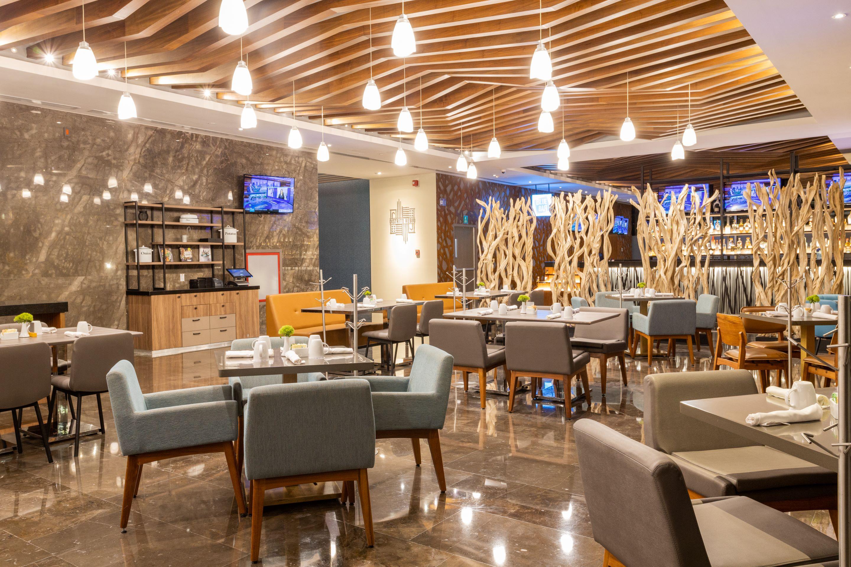 Camino Real Fashion Drive Monterrey Hotel San Pedro Garza Garcia Bagian luar foto The lounge at the airport