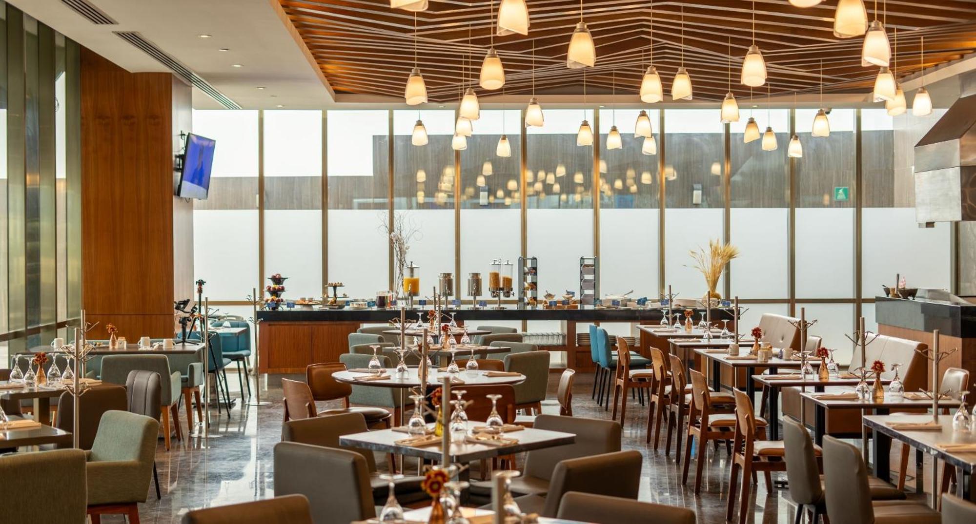 Camino Real Fashion Drive Monterrey Hotel San Pedro Garza Garcia Bagian luar foto The lounge at the airport