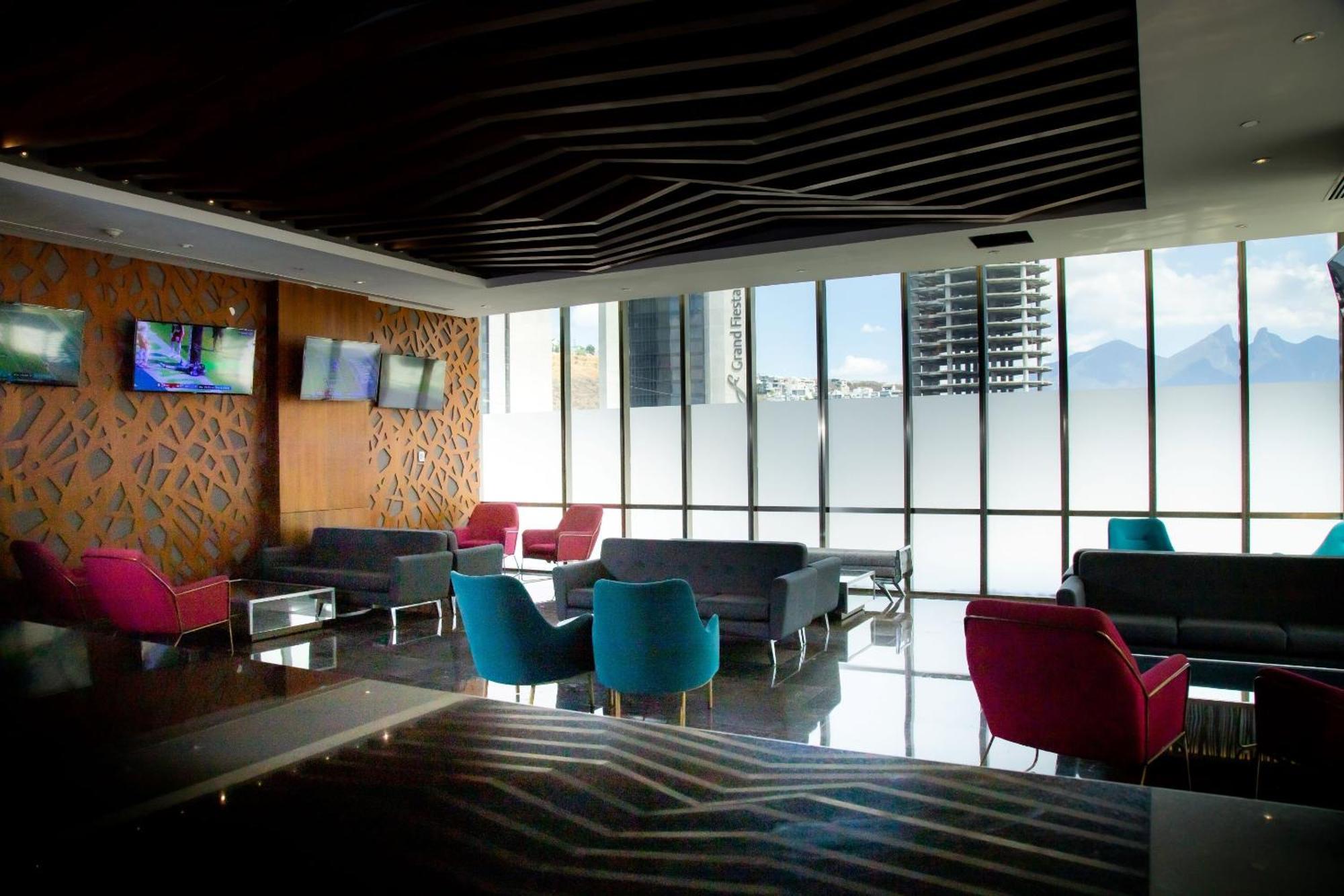 Camino Real Fashion Drive Monterrey Hotel San Pedro Garza Garcia Bagian luar foto The airport's VIP lounge