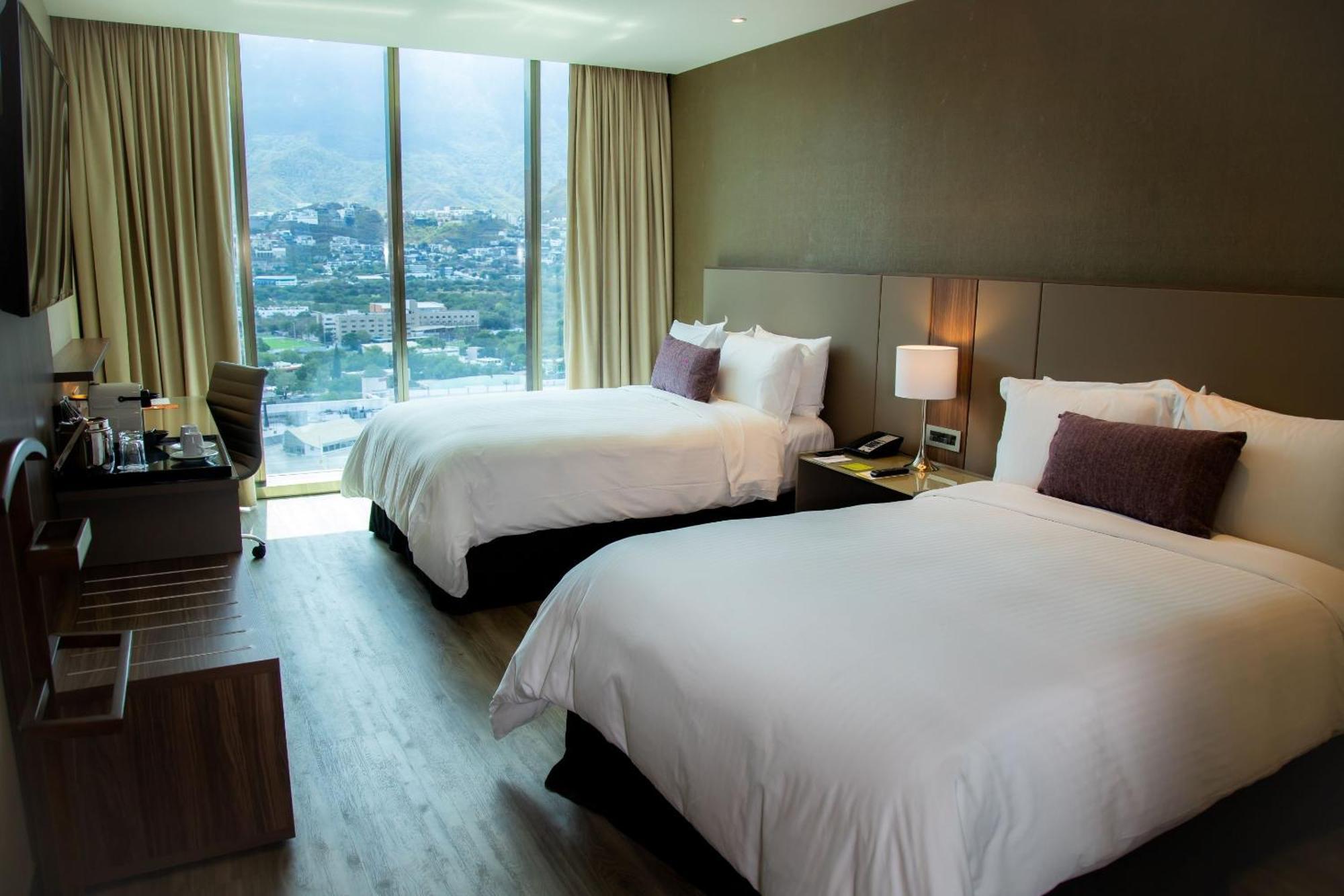 Camino Real Fashion Drive Monterrey Hotel San Pedro Garza Garcia Bagian luar foto A room at the hotel
