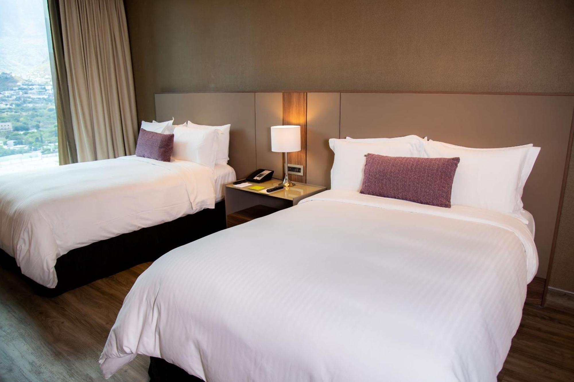 Camino Real Fashion Drive Monterrey Hotel San Pedro Garza Garcia Bagian luar foto A room at the hotel