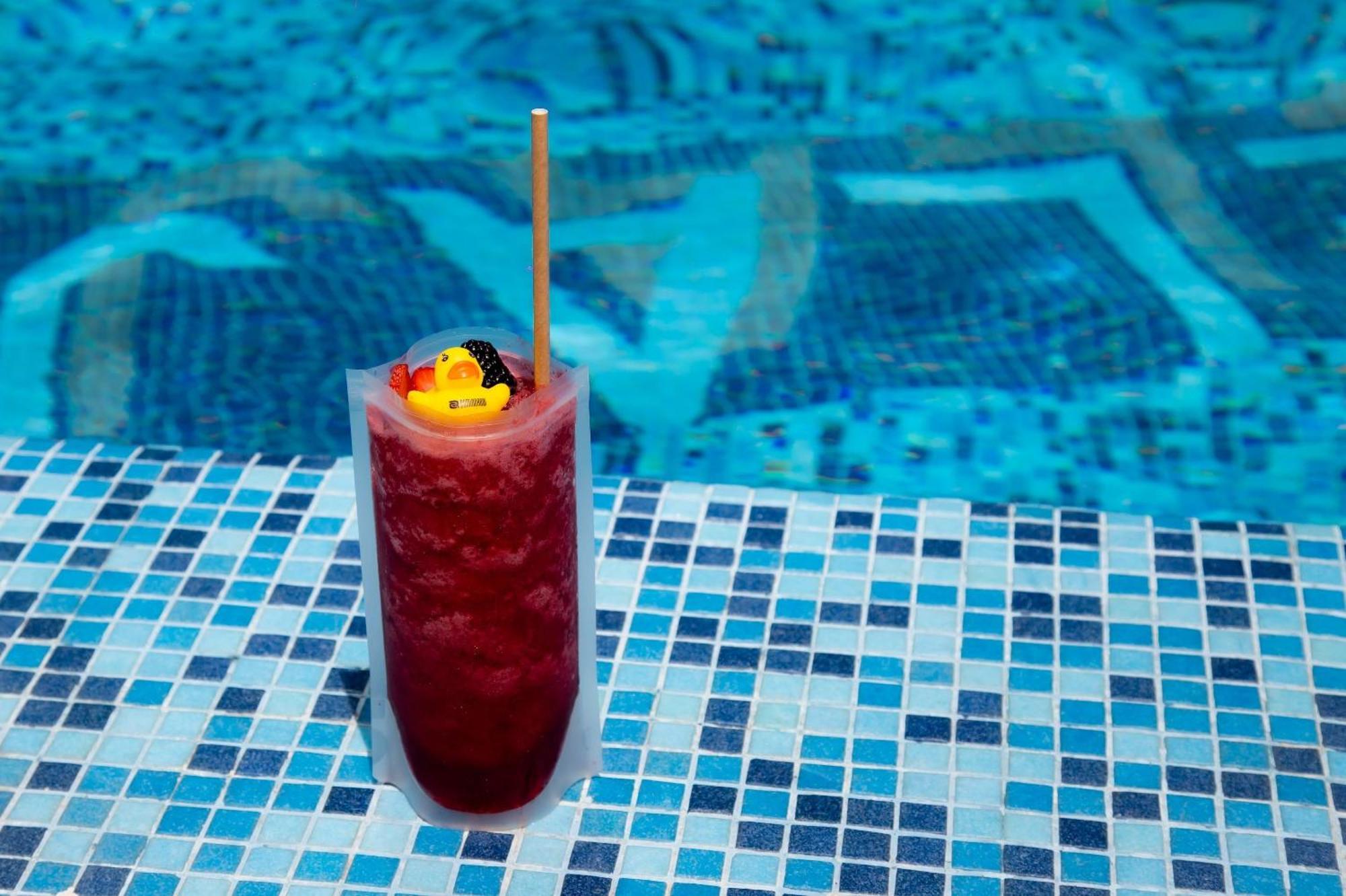 Camino Real Fashion Drive Monterrey Hotel San Pedro Garza Garcia Bagian luar foto A frozen strawberry margarita