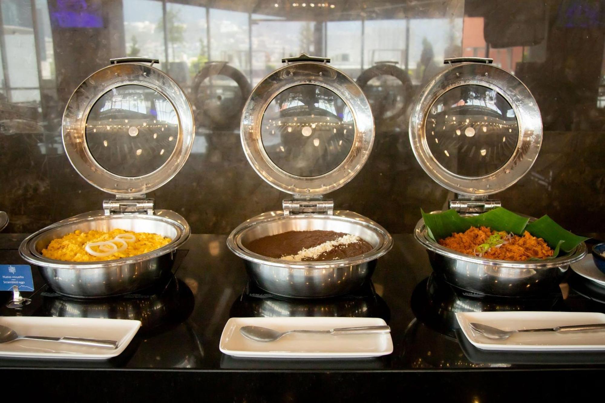 Camino Real Fashion Drive Monterrey Hotel San Pedro Garza Garcia Bagian luar foto A chafing dish
