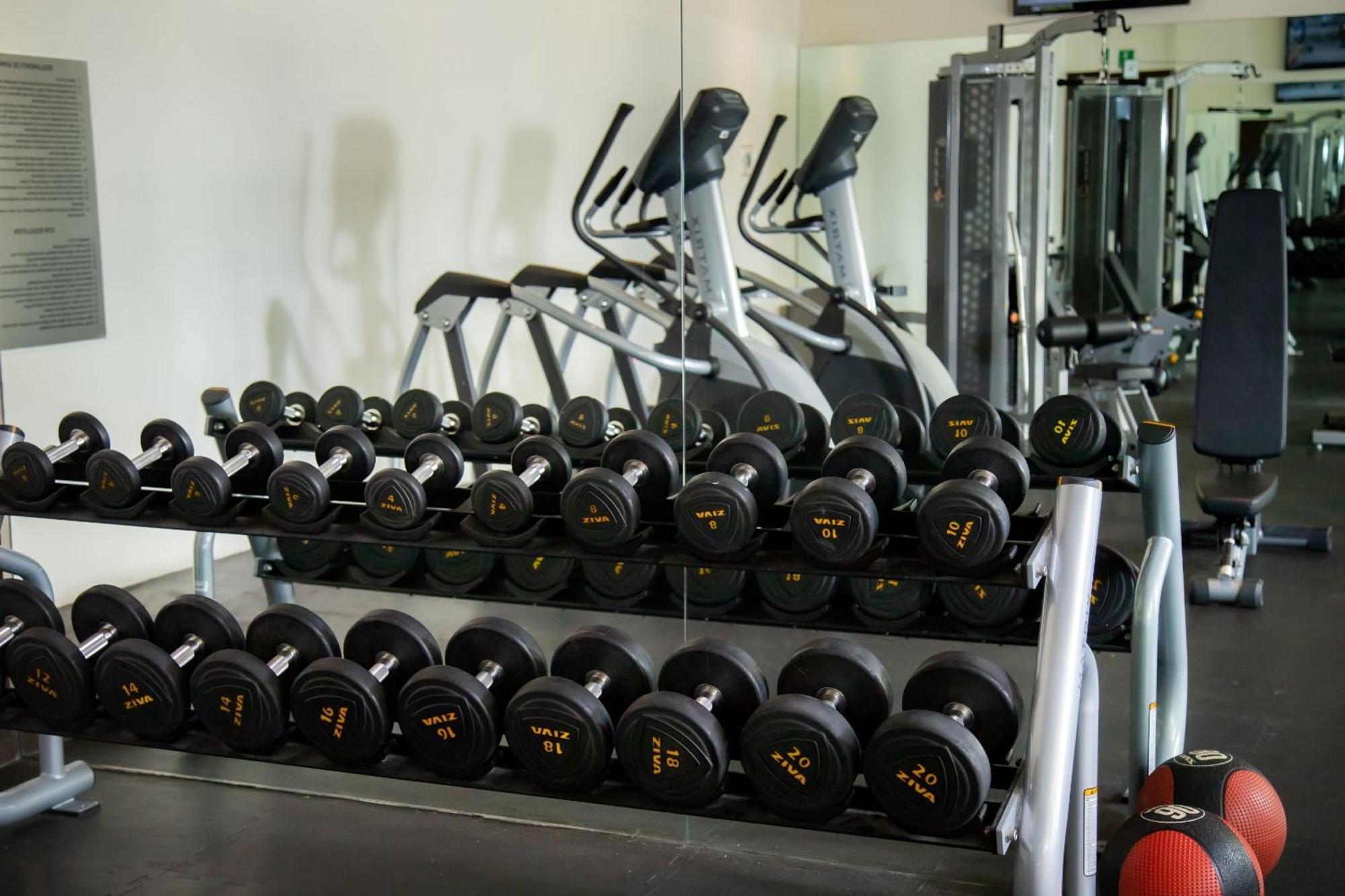 Camino Real Fashion Drive Monterrey Hotel San Pedro Garza Garcia Bagian luar foto Dumbbells