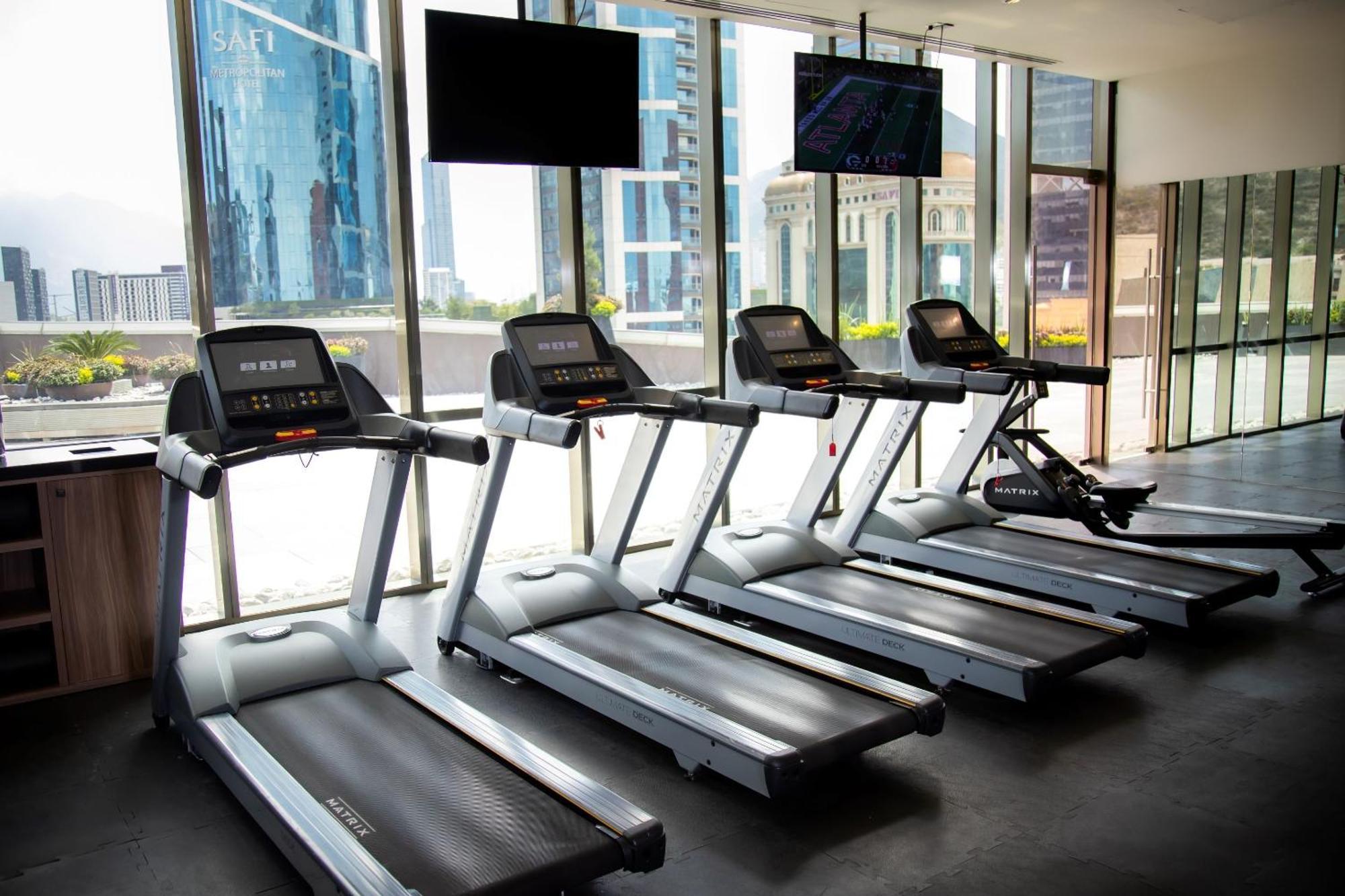 Camino Real Fashion Drive Monterrey Hotel San Pedro Garza Garcia Bagian luar foto Treadmills